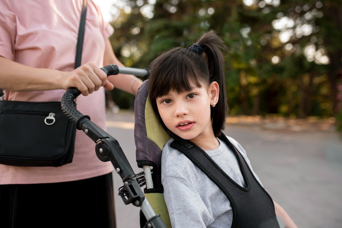 How should a child with cerebral palsy sit up properly? A note for parents