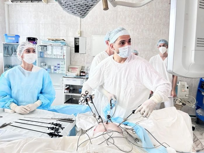 Krasnoyarsk surgeons performed a complex laparoscopic surgery on a child with cerebral palsy for the first time